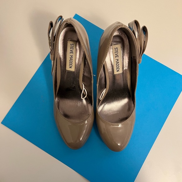 Steve Madden Libbi patent pump with heel bow detail - Picture 3 of 5